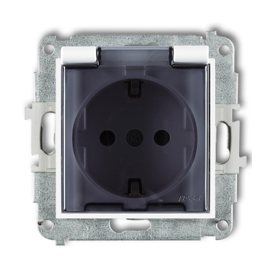 Karlik Mini Mechanizm gniazda bryzgoszczelnego z uziemieniem SCHUKO 2P+Z (klapka dymna, przesłony torów prądowych), biały